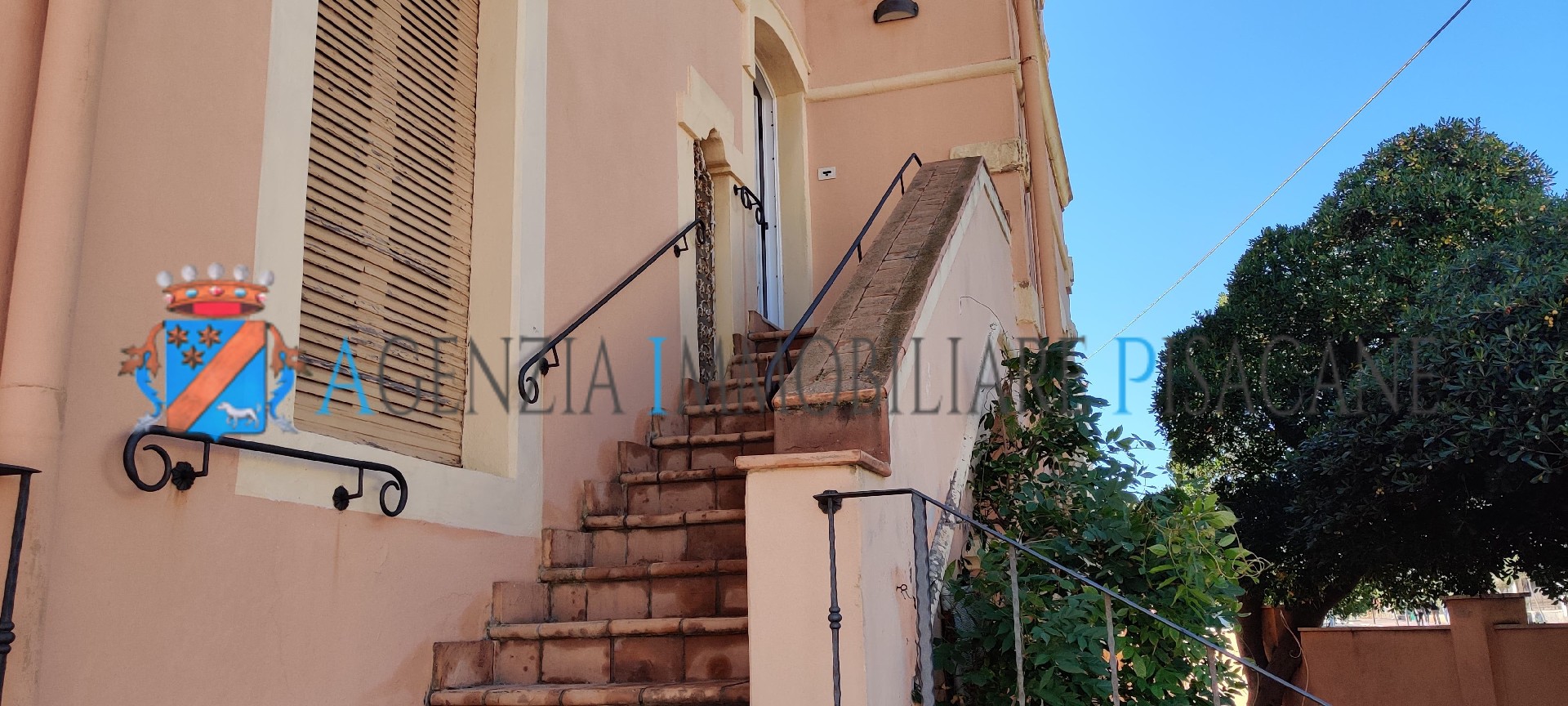 Scala di accesso privata - Agenzia Immobiliare & Architettura Pisacane
