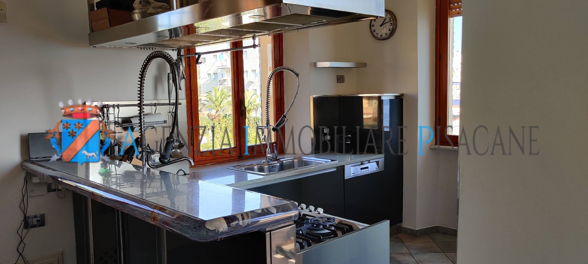 Cucina vista mare con terrazza sul mare - Agenzia Immobiliare & Architettura Pisacane