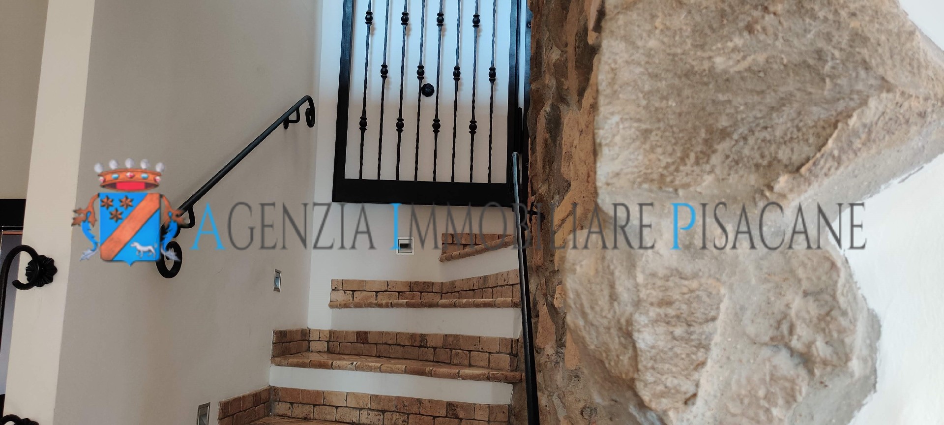Scala di accesso al sottotetto - Agenzia Immobiliare & Architettura Pisacane