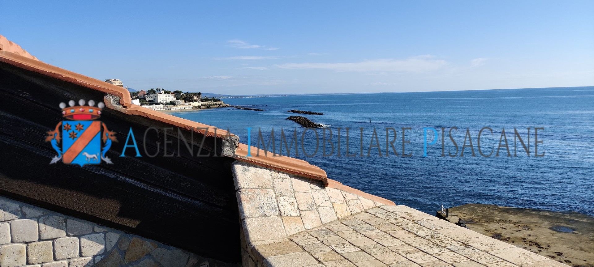 Affaccio dalla terrazza del sottotetto - Agenzia Immobiliare & Architettura Pisacane