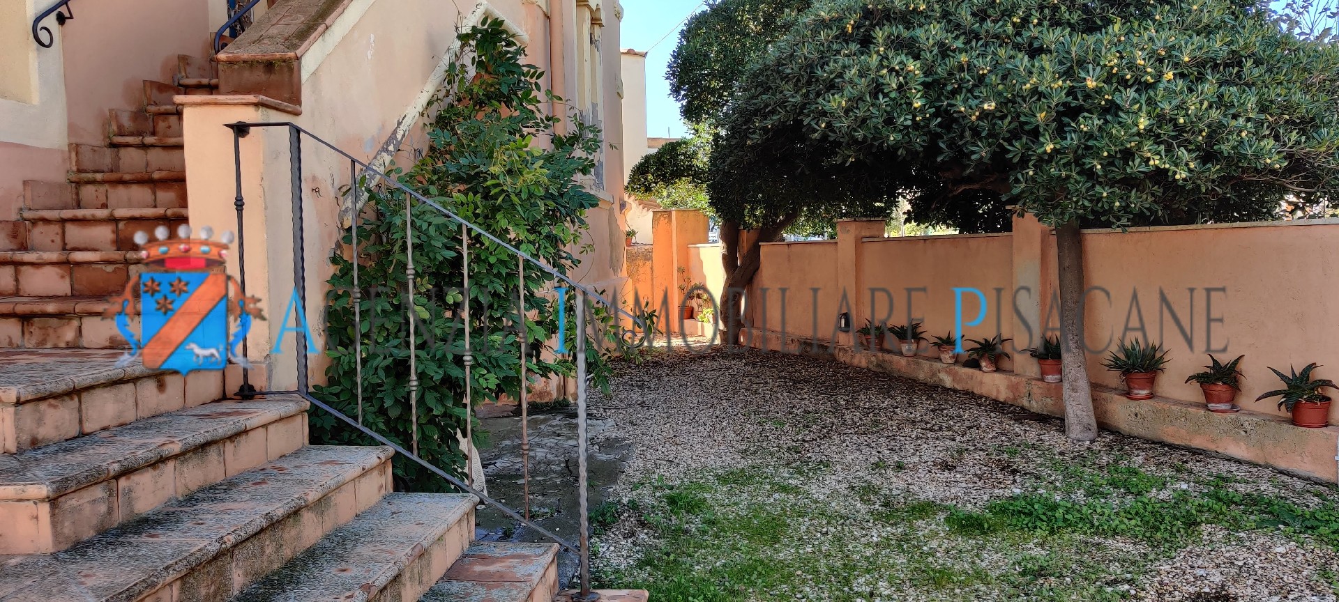 Scala di accesso privata - Agenzia Immobiliare & Architettura Pisacane
