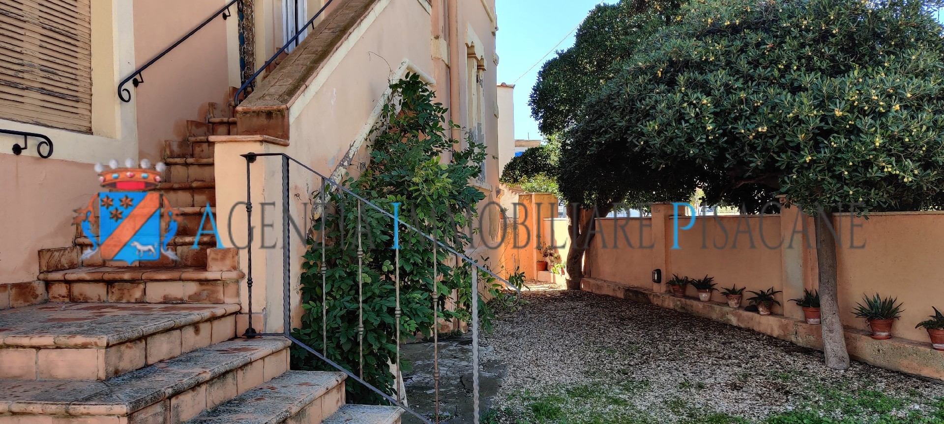 Scala di accesso privata - Agenzia Immobiliare & Architettura Pisacane