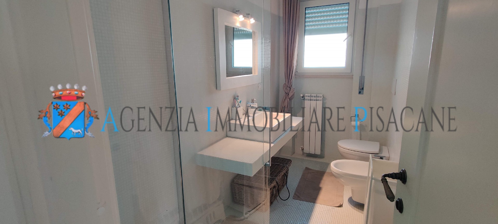 Bagno principale con doccia - Agenzia Immobiliare & Architettura Pisacane