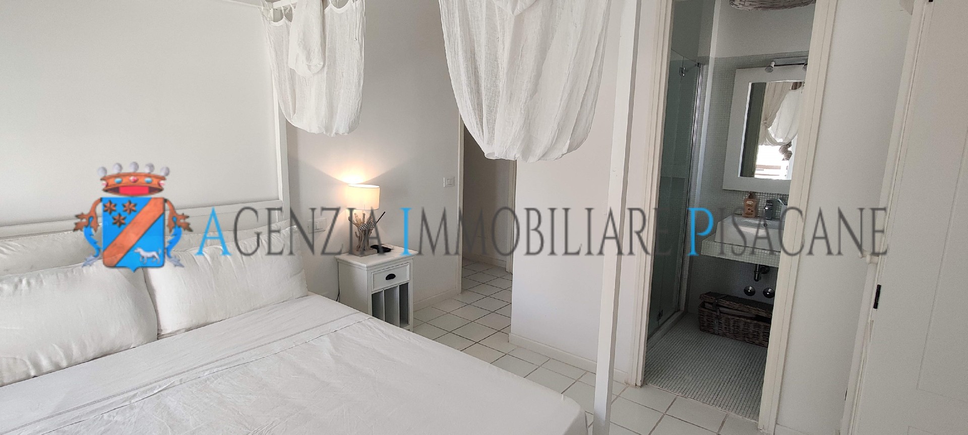 Camera matrimoniale con bagno - Agenzia Immobiliare & Architettura Pisacane