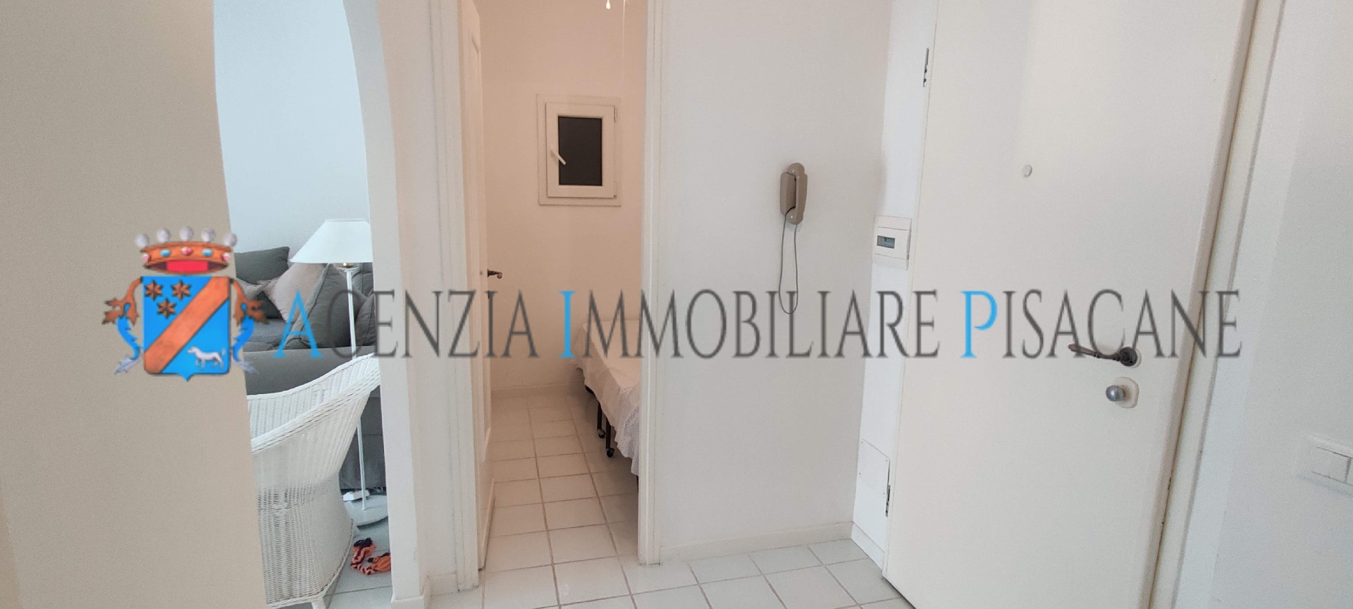 Ingresso e stanzino - Agenzia Immobiliare & Architettura Pisacane