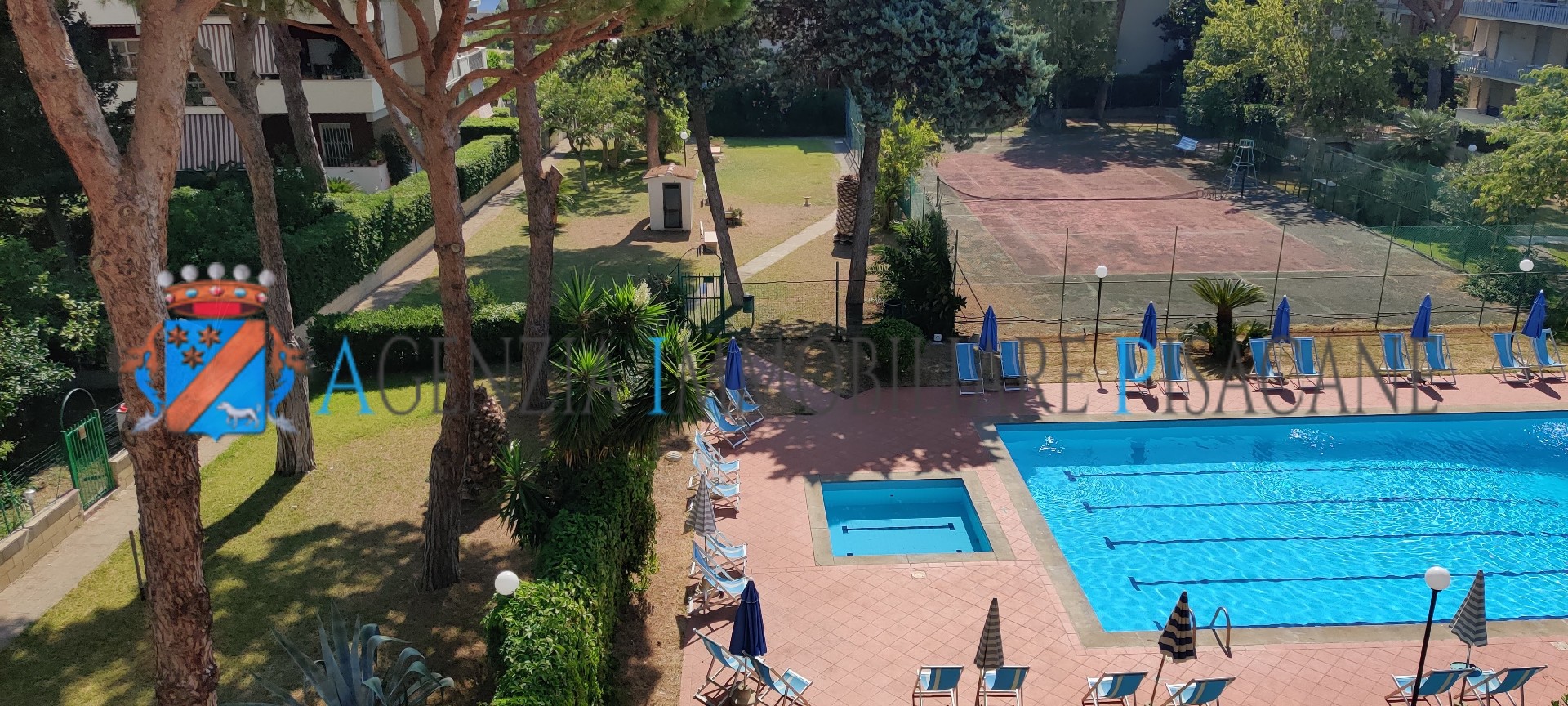 Piscina condominiale - Estate Agency & Architecture Pisacane