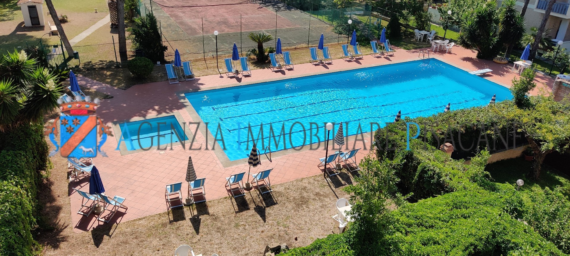 Piscina condominiale - Estate Agency & Architecture Pisacane