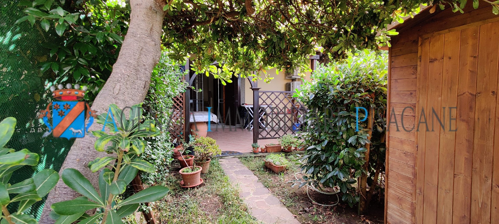 Portico e giardino posteriore - Estate Agency & Architecture Pisacane