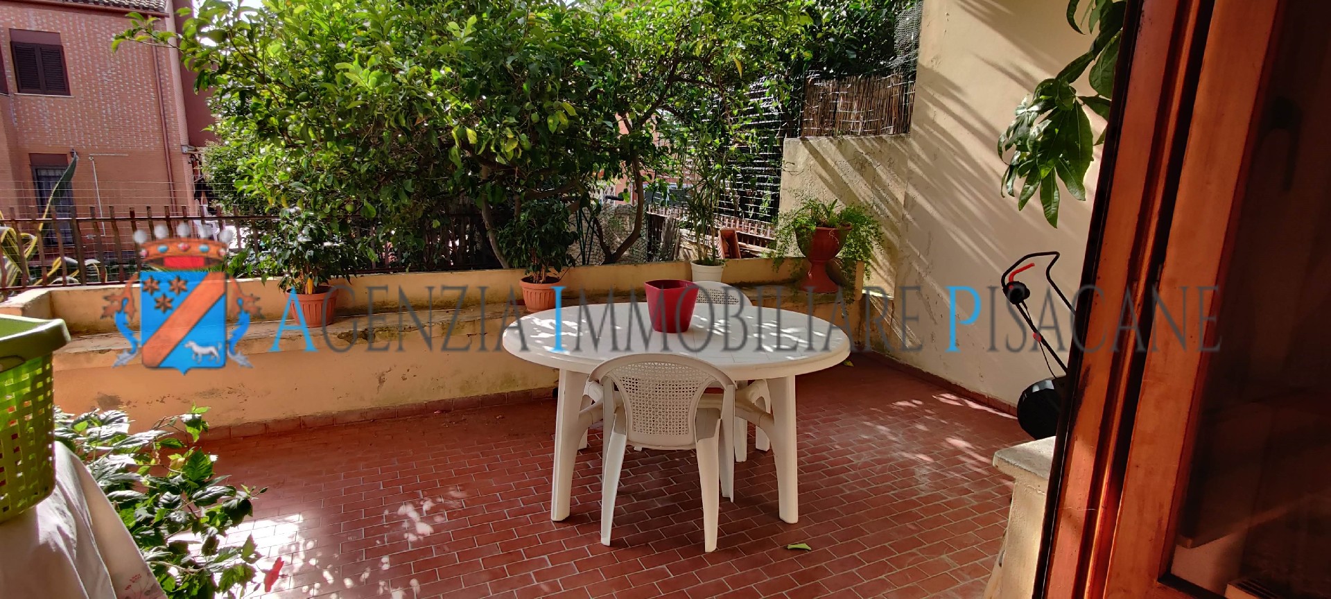 Portico e giardino posteriore - Agenzia Immobiliare & Architettura Pisacane