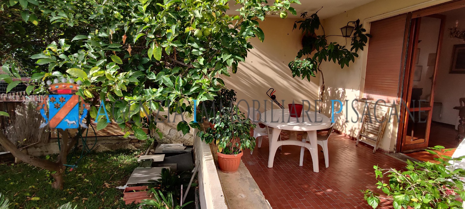 Portico e giardino posteriore - Agenzia Immobiliare & Architettura Pisacane